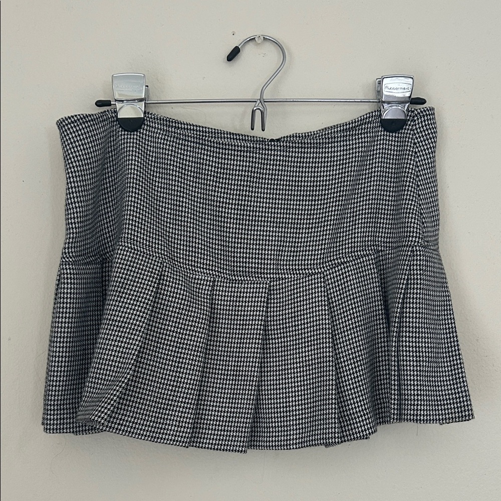 Forever 21 Vintage 2000’s Black and White Houndstooth Skirt